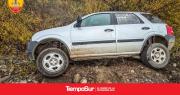 Perdió el control del auto y casi vuelca