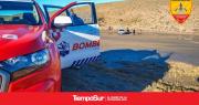 Bomberos rescatan un rodado del barro