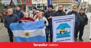 El Centro de Jubilados Cuenca Austral celebró su 13° aniversario en el izamiento