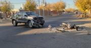 Violento choque entre camioneta y moto en Capital: un hombre fue hospitalizado con politraumatismos