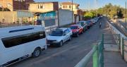 Pese a anuncios de despachos de YPFB, las filas siguen y la situación es insostenible, reclaman sectores