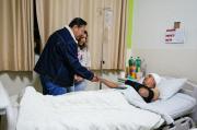 Presidente visita a policías, personal médico y civiles agredidos durante los bloqueos evistas
