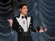 Quién es Darren Criss, el actor de Glee que se consagró haciendo de gay y ahora ganó en los premios Tony interpretando a un robot