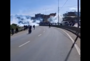 Policía interviene la carretera antigua a Santa Cruz y transportistas piden se levanten los bloqueos