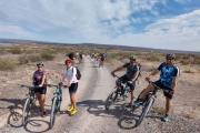 Pedaleá entre dinosaurios: un paseo activo pero accesible para el feriado largo en El Chocón