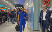 Video: un hincha pidió a los jugadores de Boca en Ezeiza que no caminen la cancha