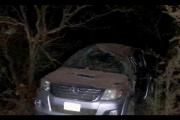 Una camioneta con ocho personas se despistó y chocó contra un árbol