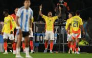 Luis Díaz brilla ante Argentina, en empate de Colombia