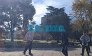 VIDEO. Corridas y tensión en Plaza Moreno: a los cuchillazos en La Plata