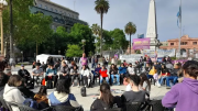 Sigue el paro docente en la UBA en reclamo de mejoras salariales con clases públicas y ollas populares
