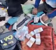 Policía decomisa fajos de billetes y tarjetas de telefonía a supuestos evistas