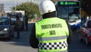 Atropelló a un inspector y escapó: buscan al conductor que lo dejó herido en plena calle
