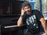 Iván Noble dejó la guitarra y escribió un libro sobre la dura muerte de su padre y tiernos recuerdos de infancia