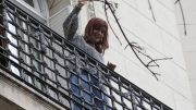 Cristina saludó a la militancia y recibió a Juan Grabois y Ofelia Fernández
