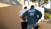 Citaciones migratorias el Día del Padre terminan en arrestos en Broadview: otros salieron con un grillete