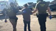 Accidente de tránsito en Texas provoca detención de una veintena de inmigrantes: estaban escondidos en un camión