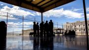 Polémica en EEUU: Trump reactivará cárceles con contratos millonarios para detener a más migrantes