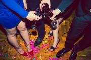 Intentaron rematarme en el piso: se metió en una fiesta de 15, quiso llevarse los vinos y atacó al padre de la quinceañera