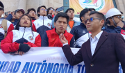 Universitarios de Potosí marchan contra la crisis económica y la escasez de combustible