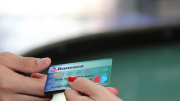 Banesco: tres alternativas para desbloquear la tarjeta de débito sin acudir a una agencia