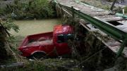 Devastación en EEUU: Al menos 7 muertos y miles de afectados dejan inundaciones repentinas