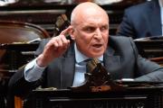 Atacaron la casa de José Luis Espert: colocaron un pasacalles y tiraron estiércol en la puerta