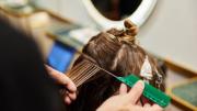 El nuevo color de tinte que deben usar las mujeres de pelo castaño para ocultar las canas