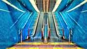 La estación de metro que está sumergida 50 metros bajo tierra y tiene obras que simulan un paisaje marino