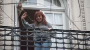 Cristina Kirchner: “¿Puedo salir o no al balcón de mi casa? Parece joda, pero no ”.