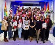 35 mujeres emprendedoras se gradúan del programa AWE en Tarija y tres iniciativas reciben capital semilla para impulsar sus negocios