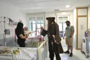 Johnny Depp visitó a pacientes de un hospital en Madrid