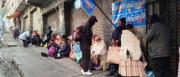 “Hacemos fila solo por un litro de aceite”: Familias dicen que tienen que madrugar en busca del producto en mercados