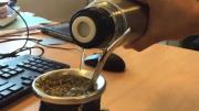 Echaron a un empleado por tomar mate en su trabajo pero la Justicia le dio la razón