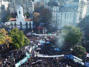 El peronismo marchó en apoyo a Cristina, que en un mensaje a la militancia vaticinó que Milei se cae y prometió: vamos a volver