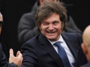 Un tren fantasma: el Gobierno ninguneó la marcha de apoyo a Cristina, que Milei siguió en silencio desde Olivos