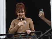 Cristina Kirchner presa, EN VIVO: mientras se define la polémica por el balcón de la expresidenta, los libertarios critican la marcha a Plaza de Mayo