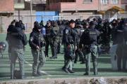 Esposas de policías exigen militarización y permitir uso de armas reglamentarias ante violencia creciente