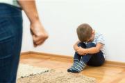 Dos hermanos le contaron a su padre que eran golpeados por su padrastro
