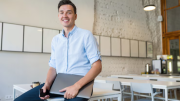 El programa que permite permanecer legal en Estados Unidos como emprendedor: requisitos para aplicar
