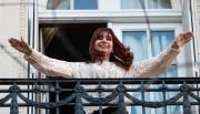 Cristina con prisión domiciliaria: tras idas y vueltas, la Justicia le permite salir al balcón mientras no altere el orden público