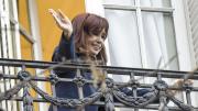 Polémica por el balcón de Cristina: hasta cuándo tiene tiempo de contestar el tribunal