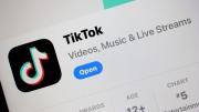 Trump extiende por tercera vez el plazo para que TikTok sea vendida en EE.UU.