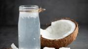 El agua de coco es un tesoro tropical: descubre cómo aprovechar todas sus propiedades curativas en casa
