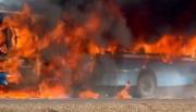 Impactante incendio consume por completo un colectivo en la Circunvalación Oeste de Salta