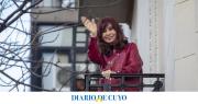Autorizaron a Cristina salir al balcón y le pusieron tobillera