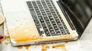 Qué pasa si se te cae el café en la computadora y cómo actuar de inmediato para salvarla