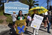 Las redadas reabren heridas de los latinos hacia los Dodgers