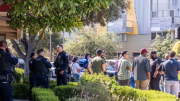 Redada migratoria en California causa conmoción: el momento cuando ICE detiene a seis jornaleros frente a una tienda de donas
