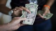 Dólar oficial sigue subiendo: Se cotiza en más de Bs. 104 este 20Jun