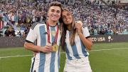Julián Álvarez confirmó que será papá por primera vez junto a su novia Emilia Ferrero